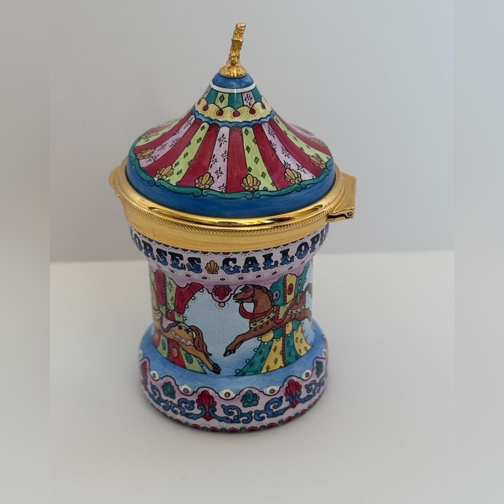 Staffordshire Enamels "Galloping Horses" carousel bonbonniere enamel box - Picture 7 of 7